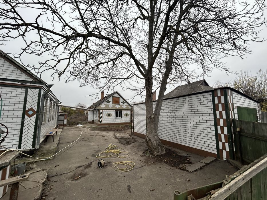 Продається будинок Городище(центр),вулиця паралельна  центральній