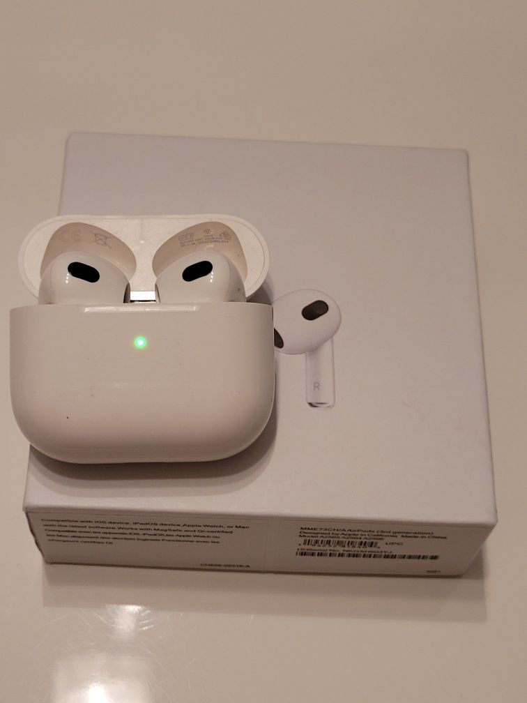 Беспроводные наушники Airpods б/у