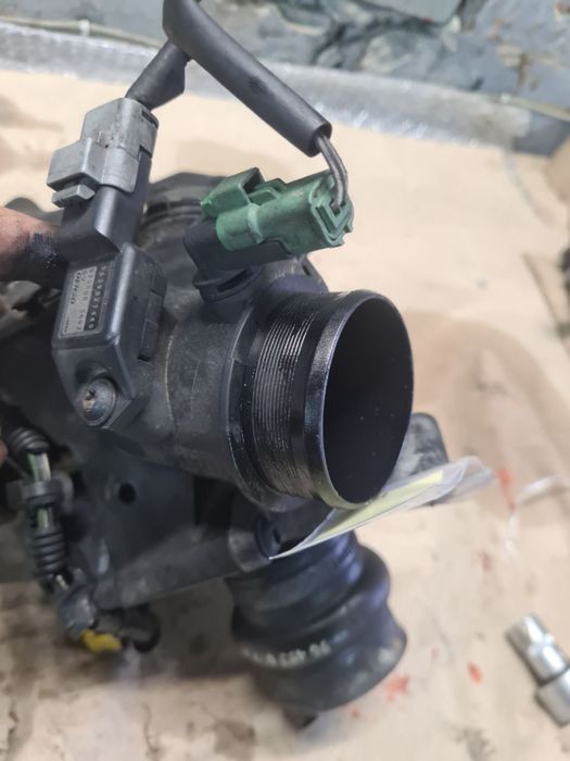 Дросельна заслінка Mazda 3 bk Ford Focus Mk 2 C-max Volvo S40 V50 1.6