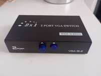 2 w 1 wyjście Przełącznik VGA Splitter

2 w 1 wyjście Przełącznik VGA