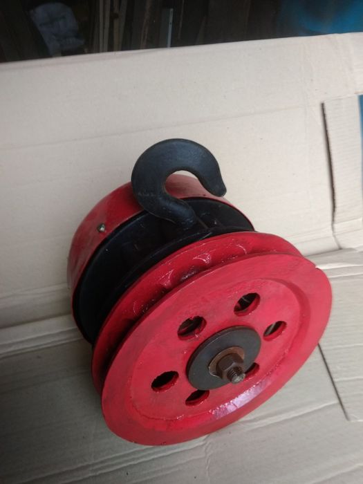 Совдепівська ланцюгова лебідка з потужним якісним редуктором