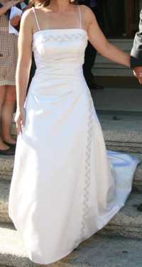 Vestido de noiva em cetim creme/pérola