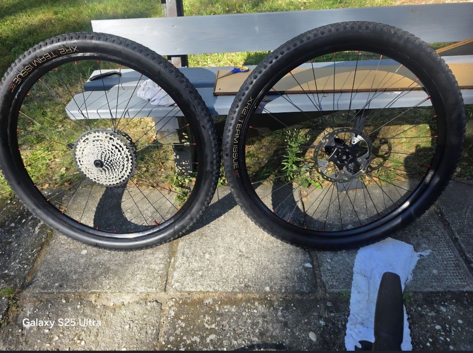 Zestaw koł bontrager cove tlr 29 z kaseta slx i tarczami