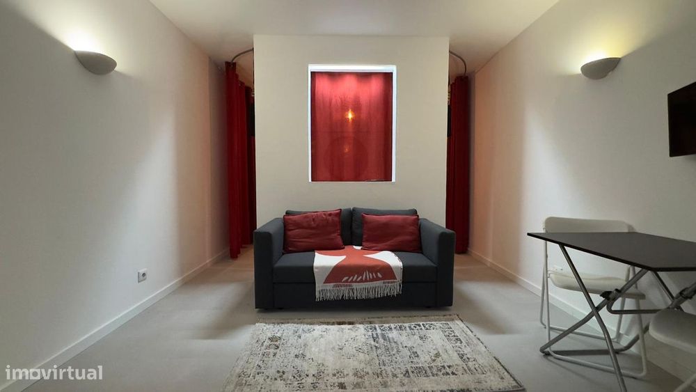 Apartamento/Estúdio T0/1 - 40 m2 - renovado - mobilado - Misericórdia