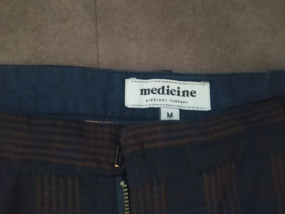 Stylowe spodnie Medicine granatowe w paski rozmiar M