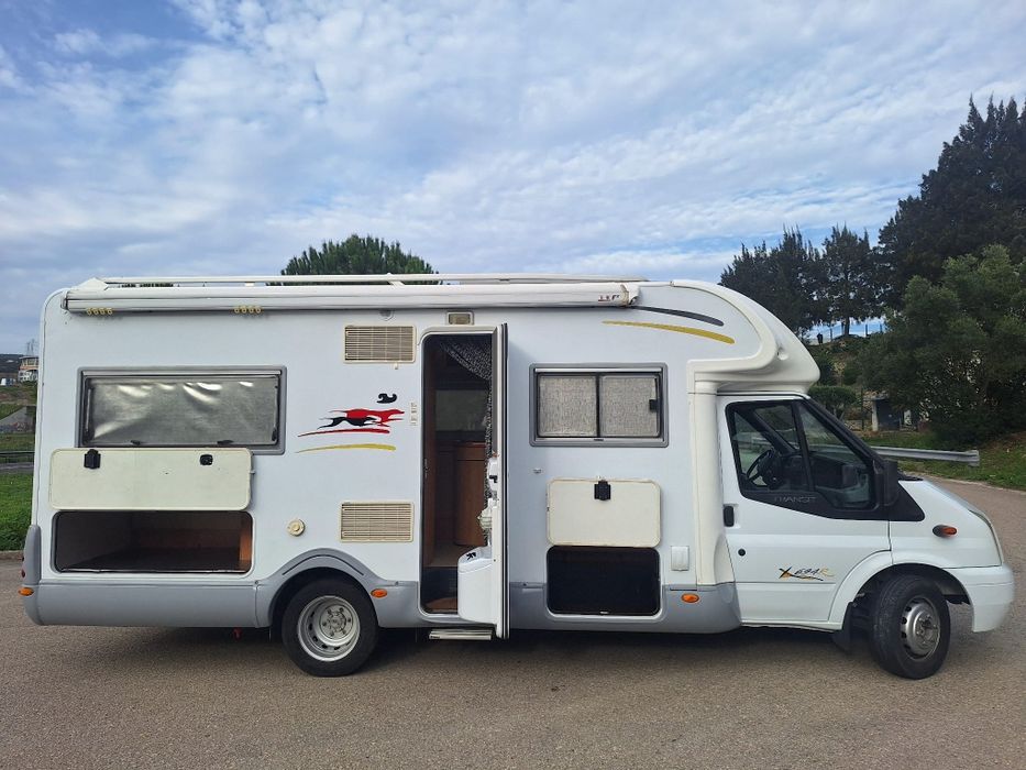 Autocaravana Laika Ford Transit – Pronta para Aventuras!