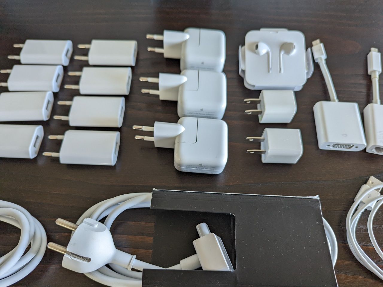 Material Apple iPhone e MacBook