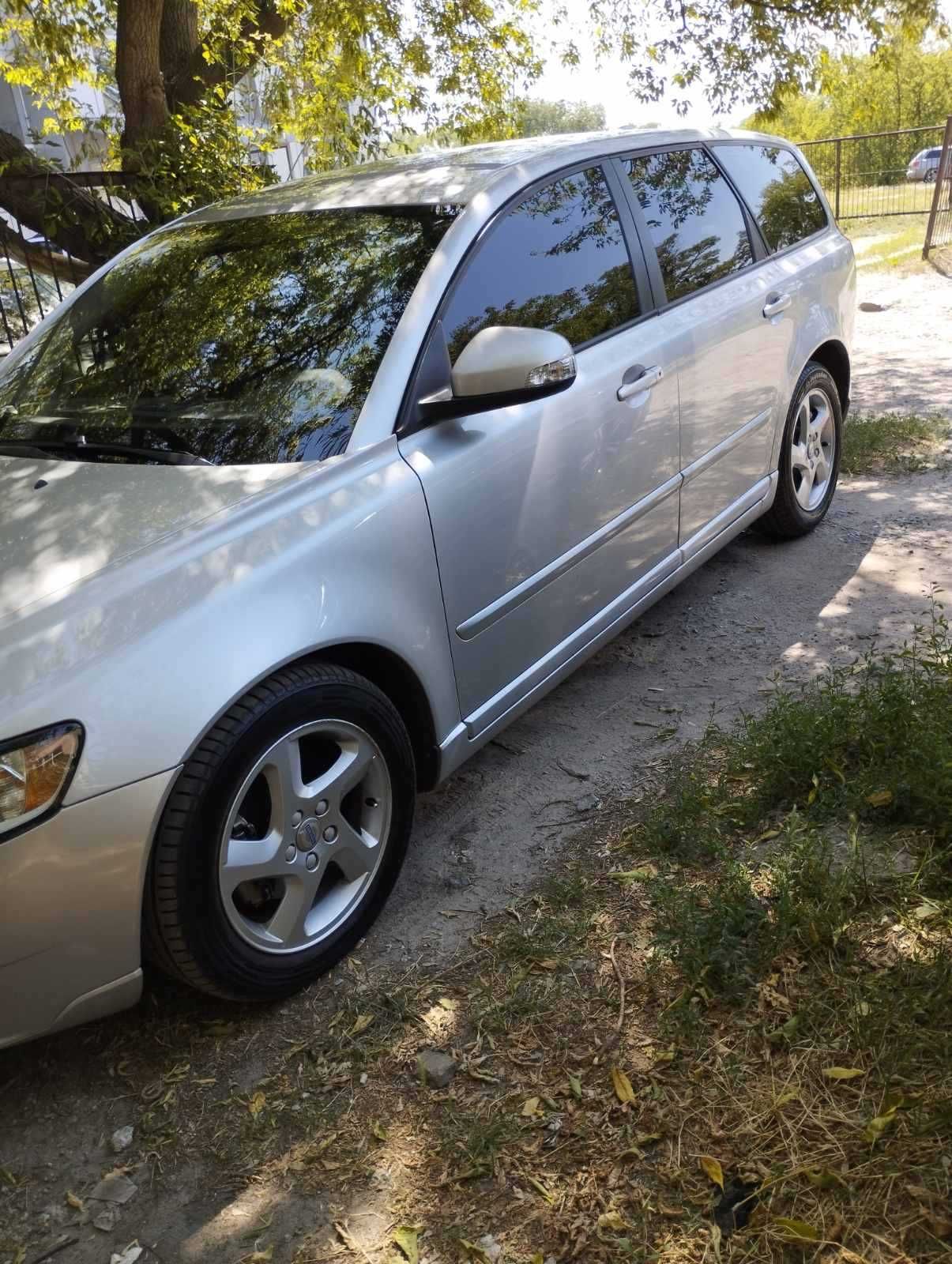 Продаж Volvo v50