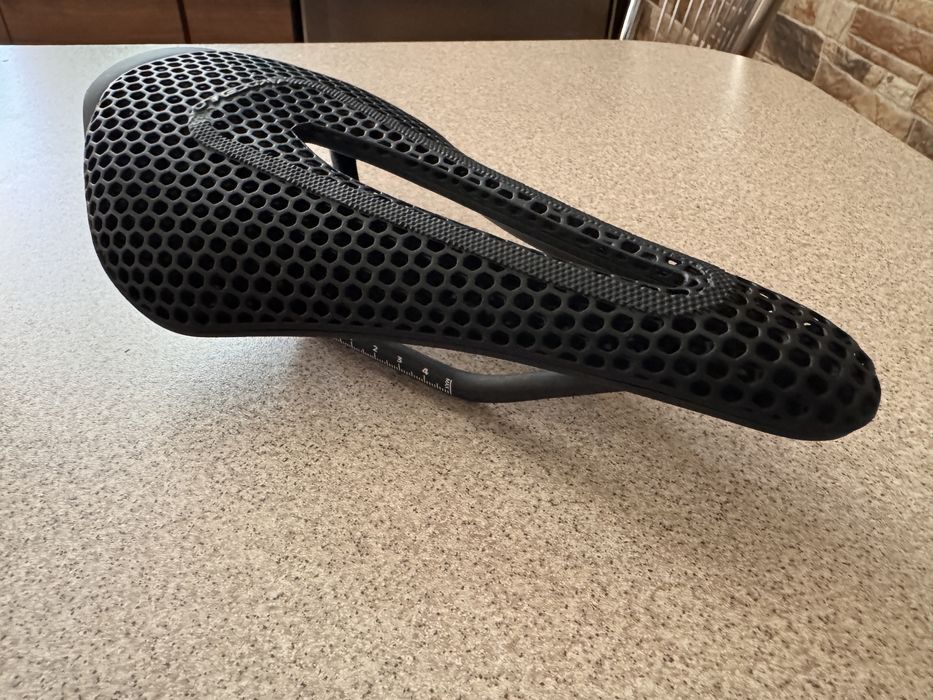 Siodelko 3d carbon kocevlo 265x140