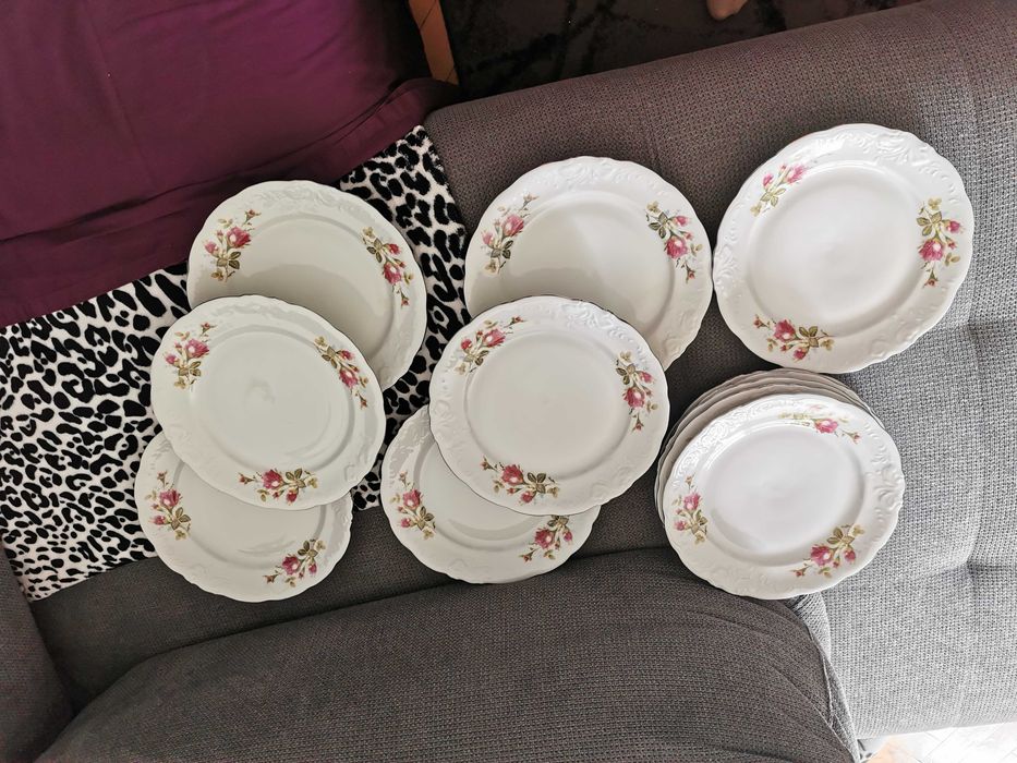 PRL zestaw 12 talerzy obiadowych porcelana
