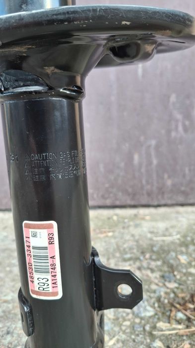 Амортизатор TOYOTA CAMRI 50/55. Задній правий