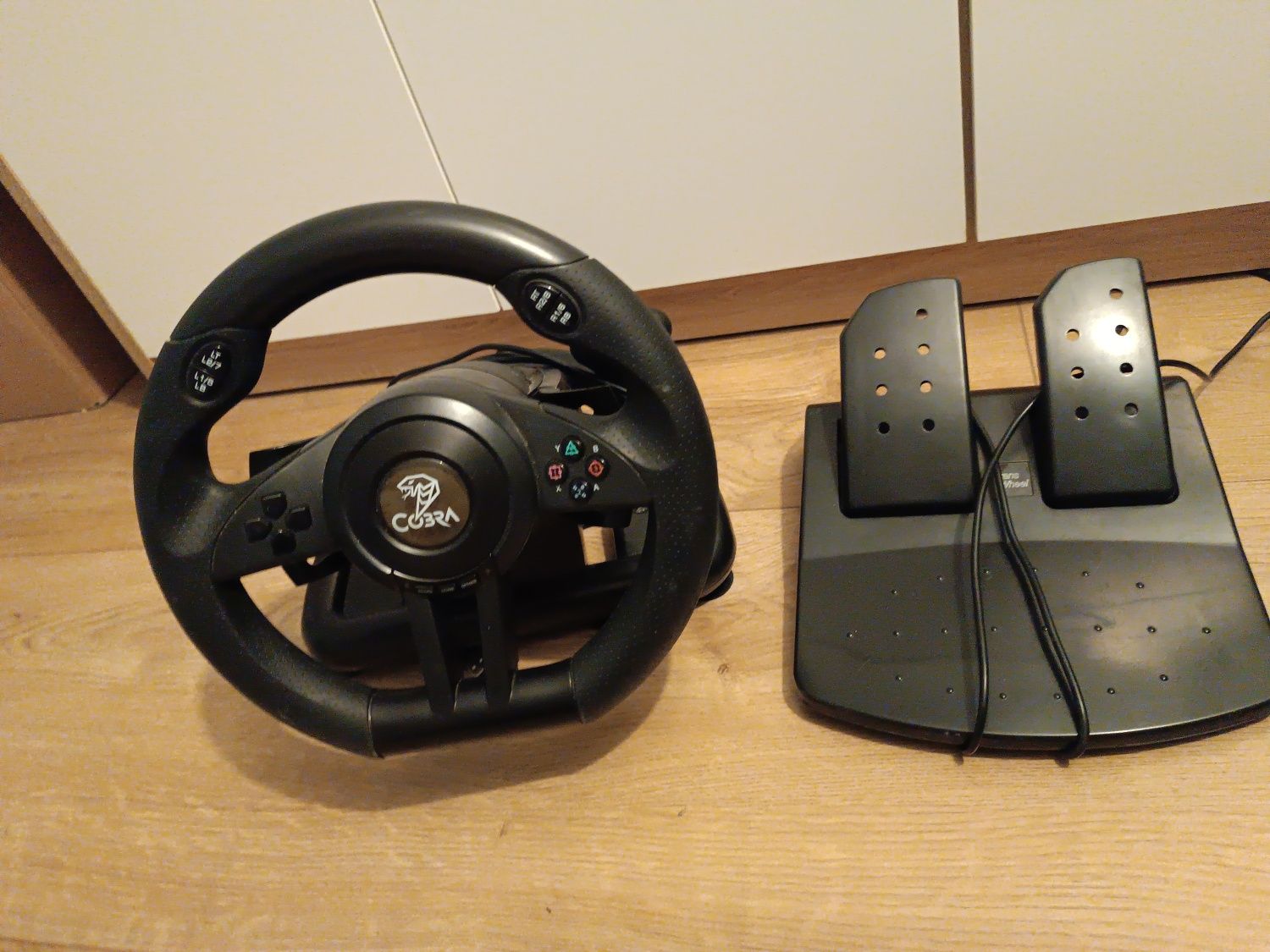 Kierownica Cobra SW2020 MONACO z pedałami do PS4, PS3, Xbox One, PC