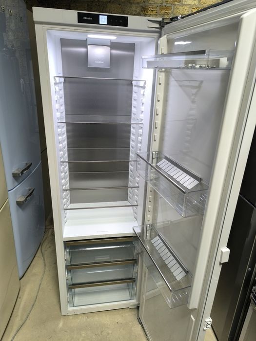 Вбудовуваний холодильник Miele K 7747 C