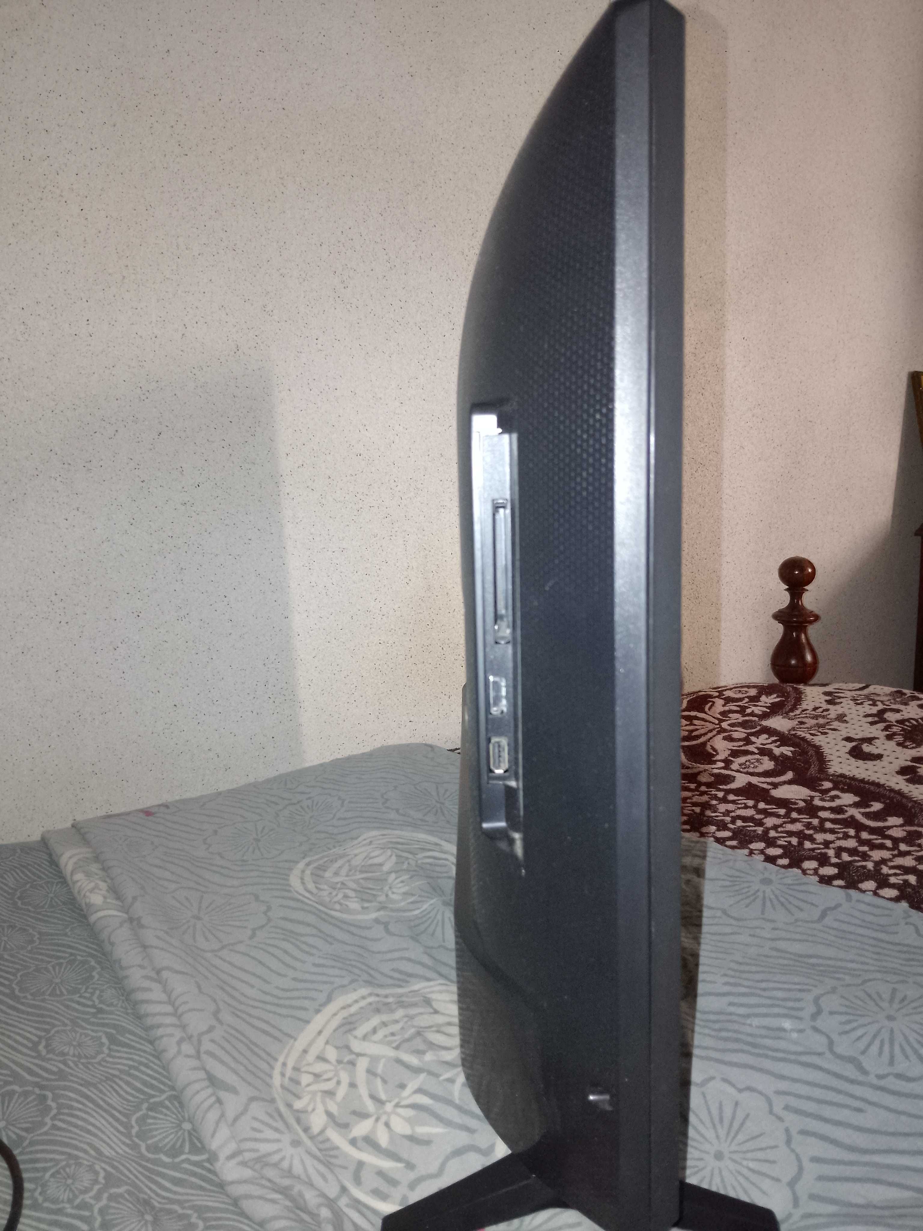 Tv lg semi nova , com pouco uso