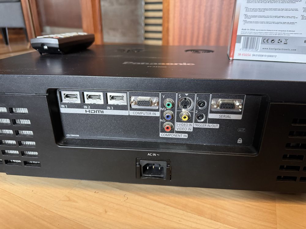 Projektor Panasonic PT-AE4000 komplet hdmi pilot ekran