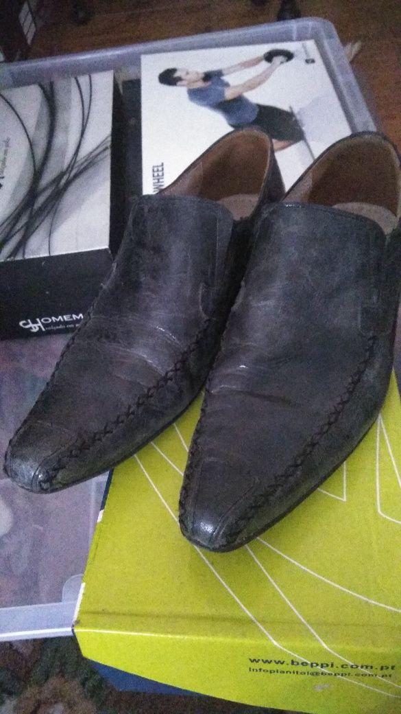 2 pares sapatos de homen 42/43