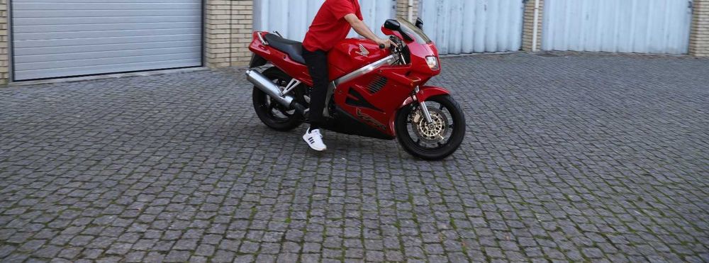Moto Honda VFR 750 F Impecável