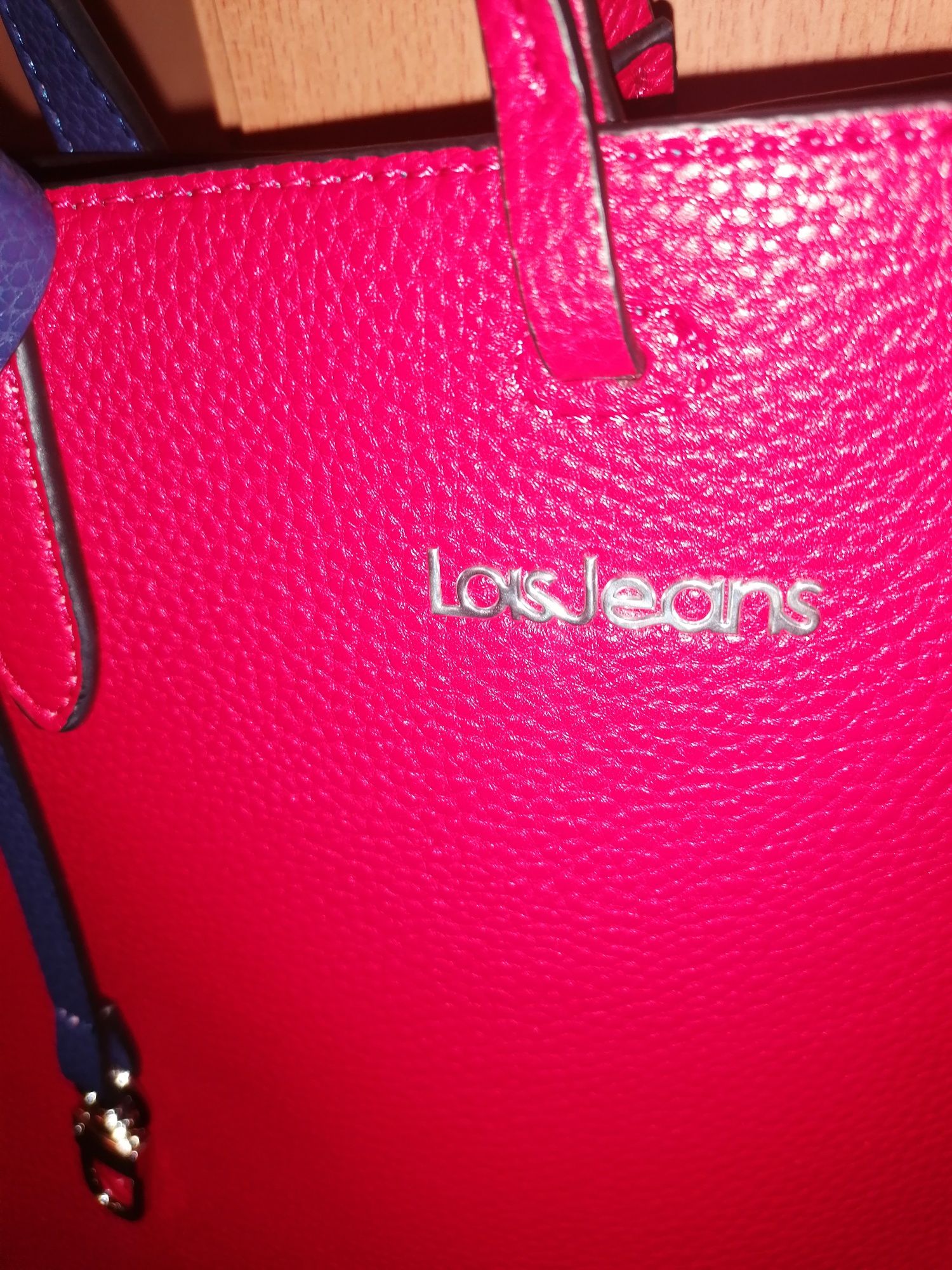 Mala Lois Jeans. Nova