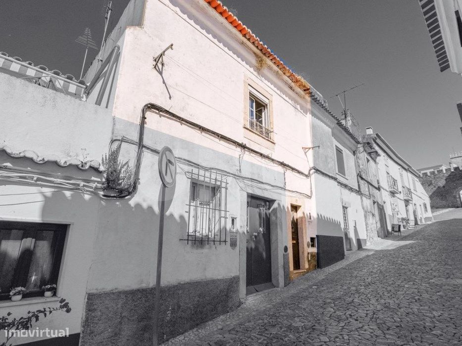 Apartamento 1º andar para Remodelação no Centro Histórico de Estremoz