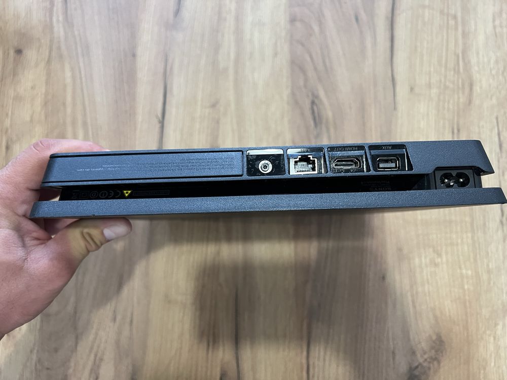PS4 Slim 500GB + pad