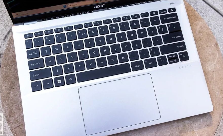 Portátil ACER Swift Go 14 SFG14-71 14" OLED