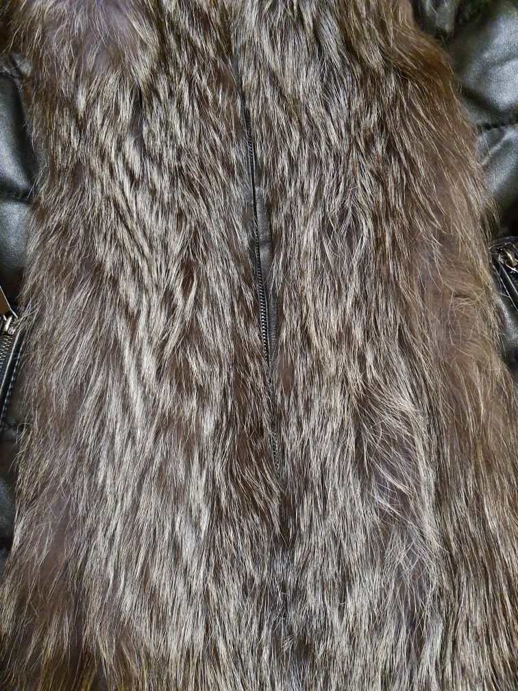 Шкіряна куртка-жилетка з хутром чорнобурки