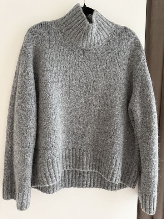 Светр Zara (бєж), H&M (сірий), розмір S, 600 грн