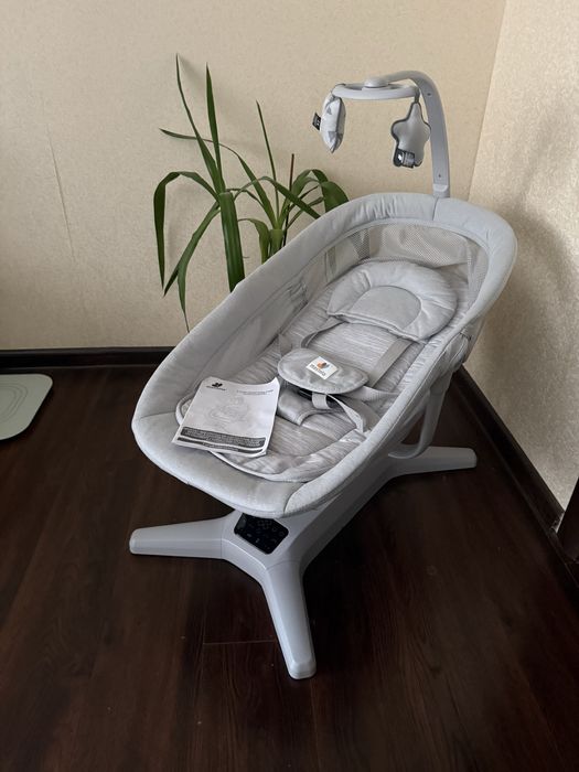 Продам новий Mastela Заколисуючий центр шезлонг