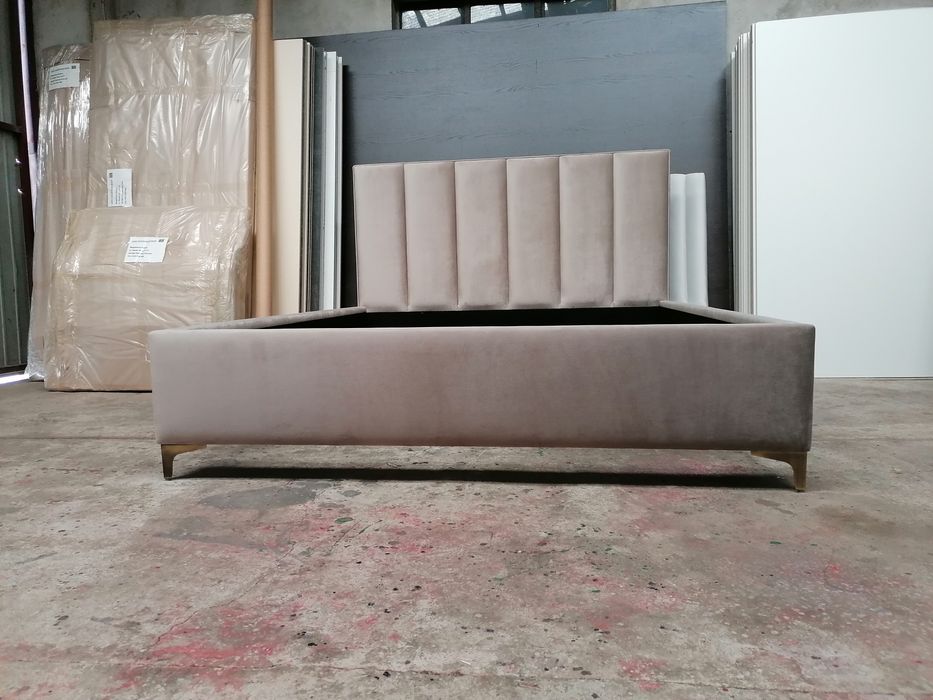 Łóżko tapicerowane na wymiar sypialnia nóżki stelaż panele producent