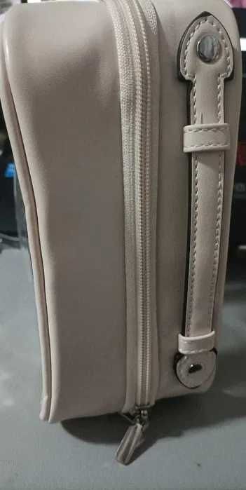 Kosmetyczka, przezroczysta, damska,dwuwarstwowa, wodoszczelna