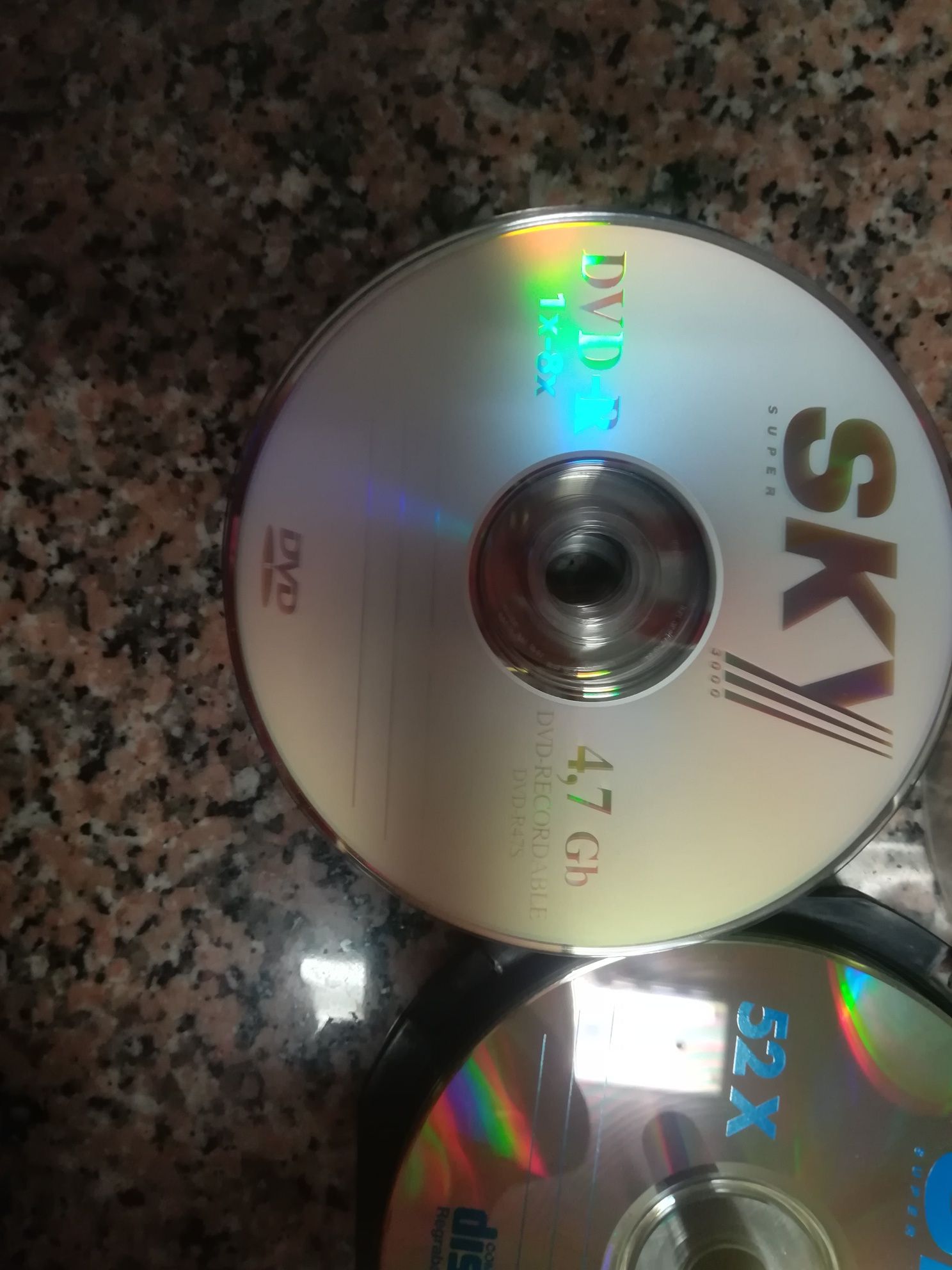 Vendo conjunto de cds e dvds ou troco por...