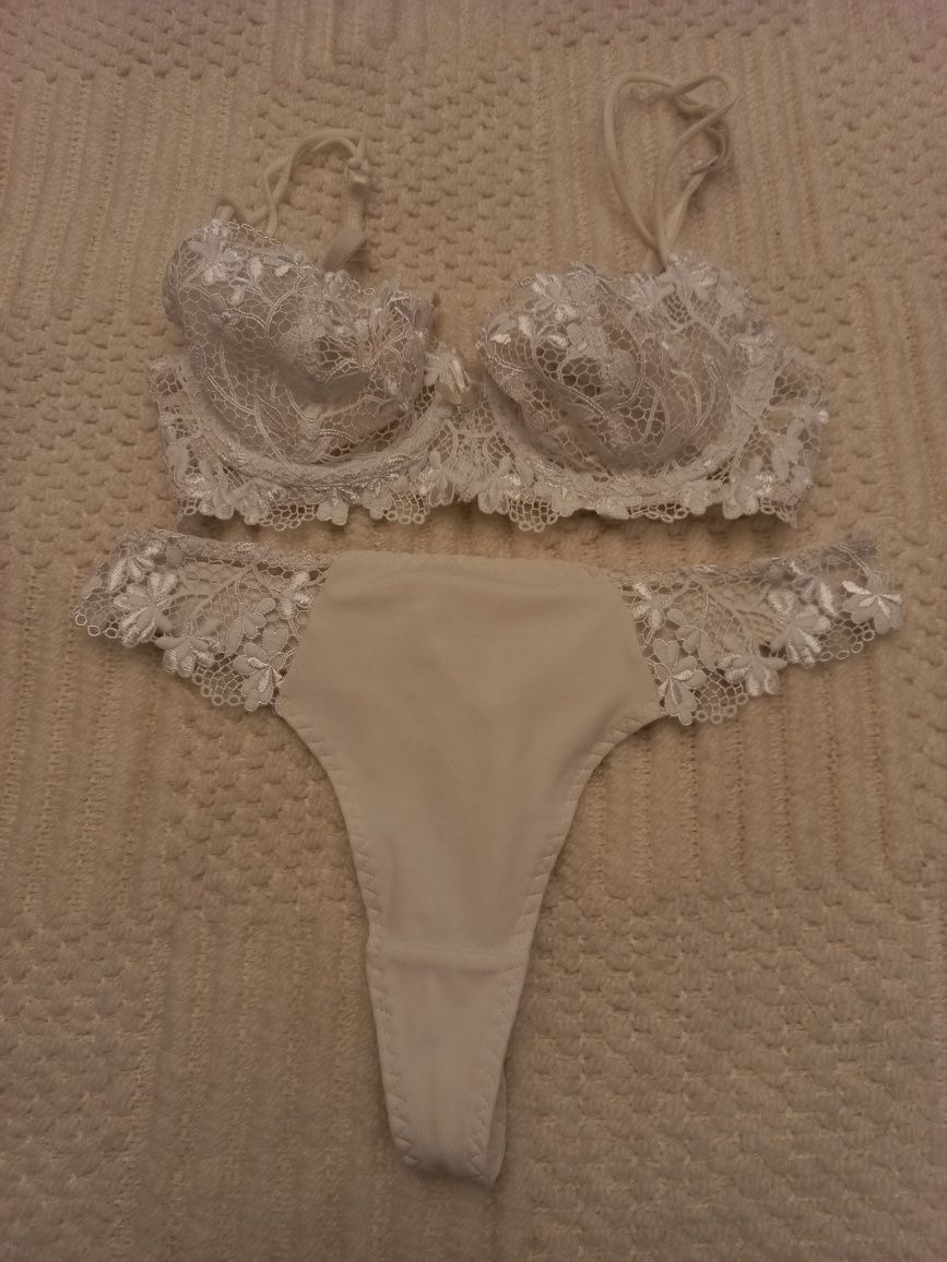 Conjunto de soutien e tanga em renda e elastano branco