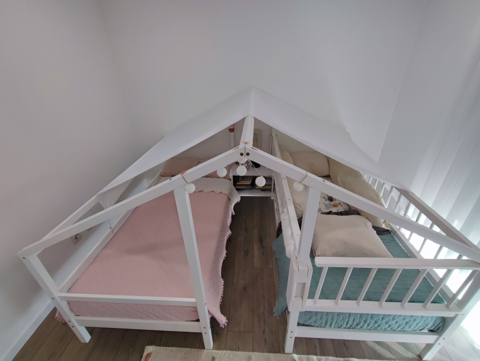 Cama casinha dupla