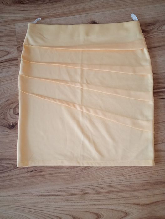 Żółta spódnica damska