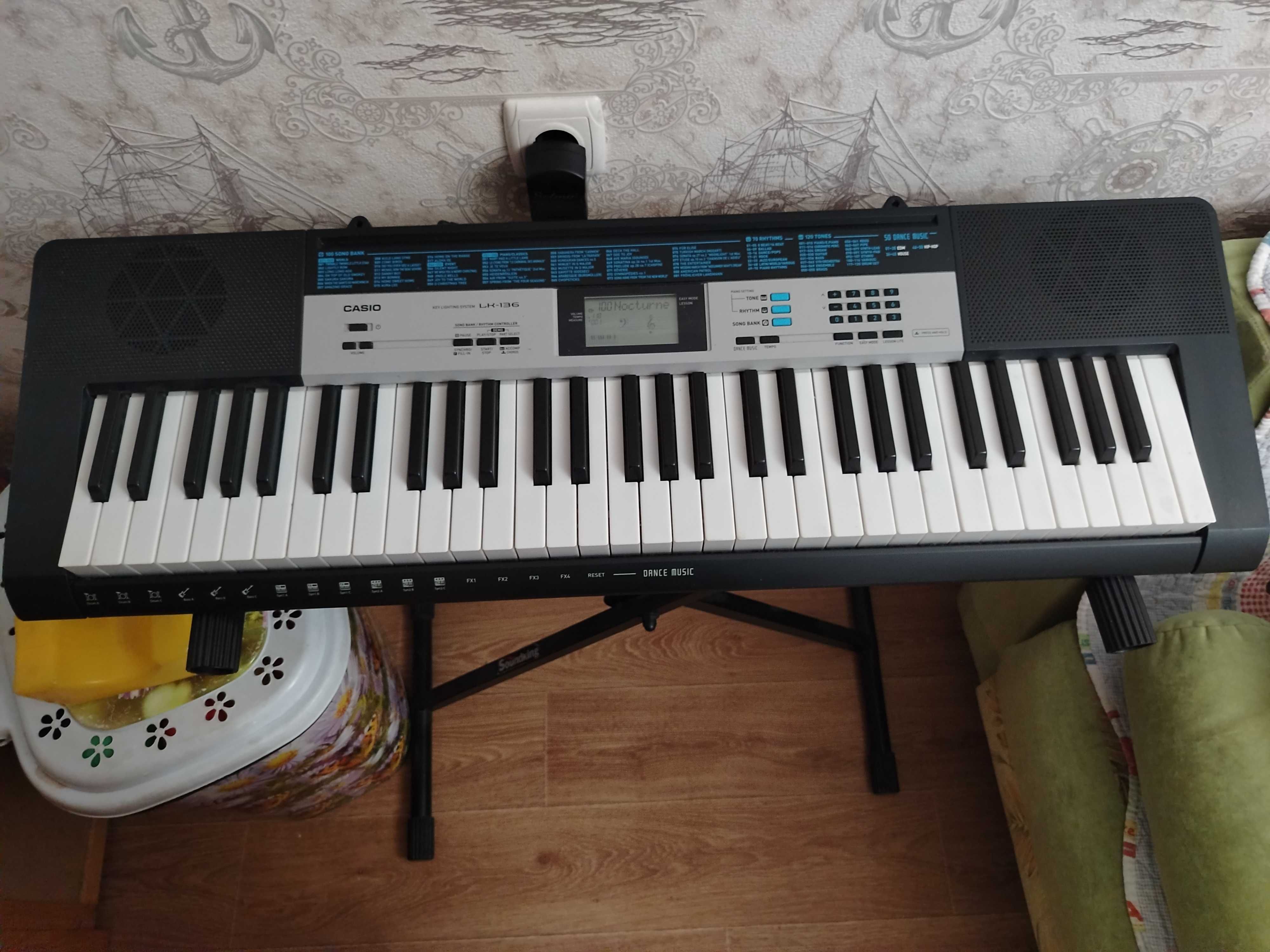 Синтезатор Casio LK-136 з адаптером та підсвіткою — готовий до гри!