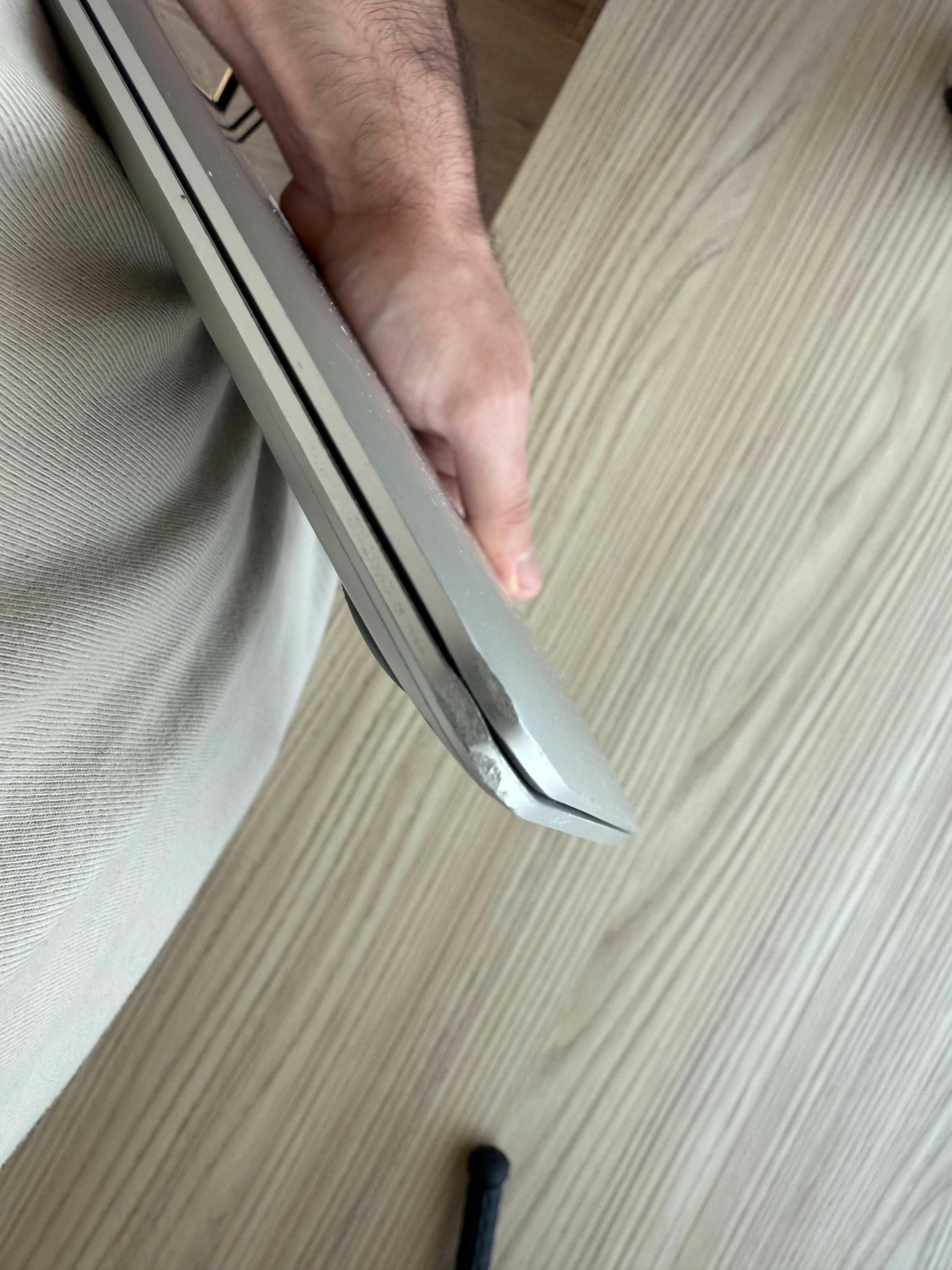 Продам MacBook air m1 2020 (8/256)
