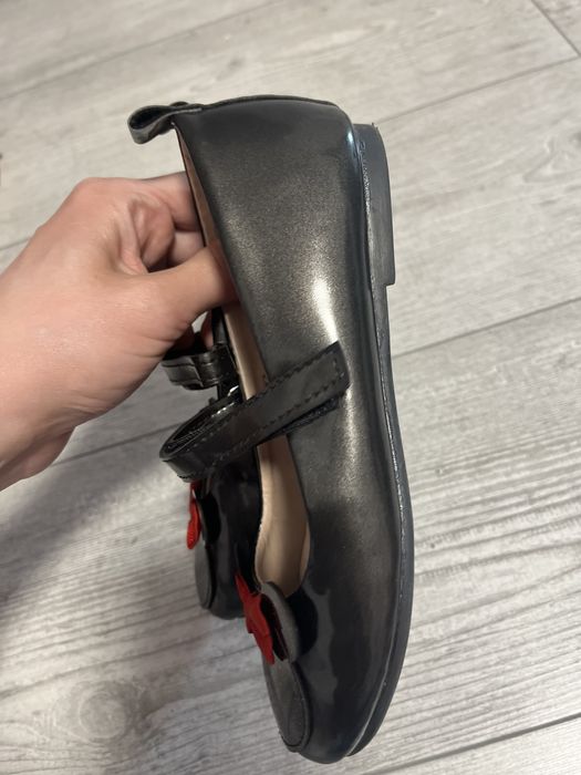 Туфлі лакові мікі стан нових