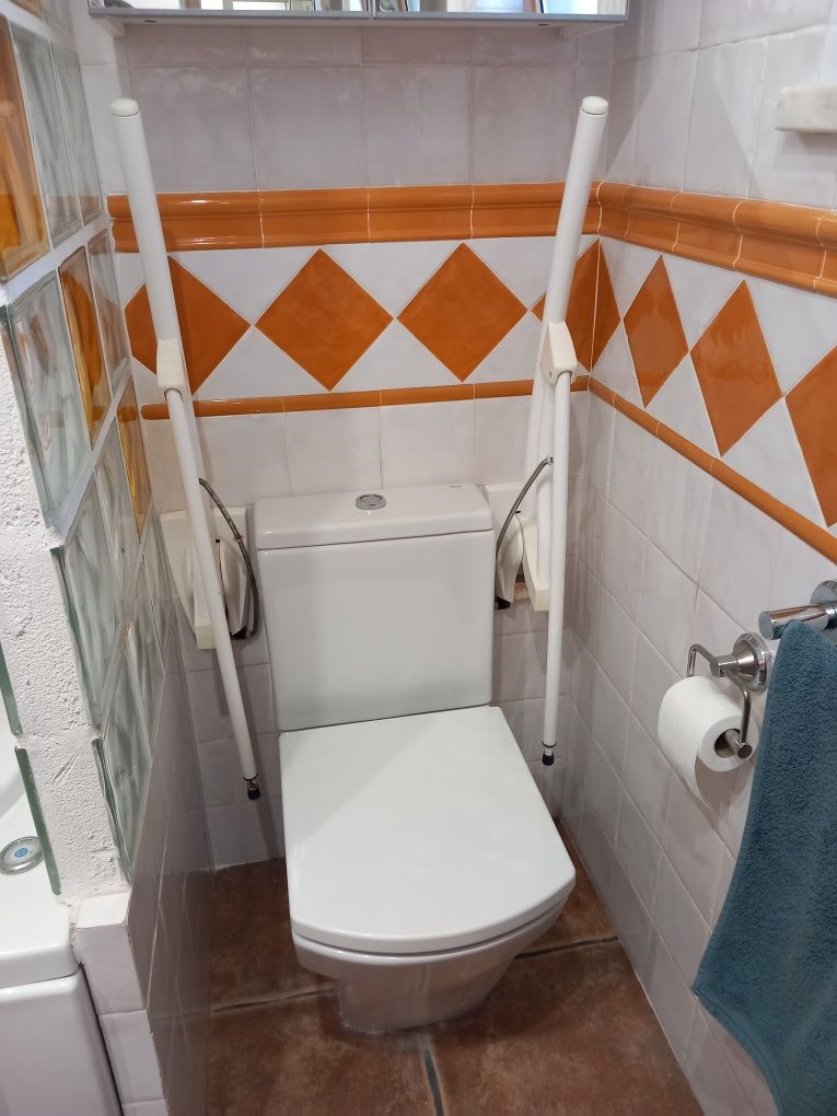 Apoios WC para pessoas com mobilidade reduzida
