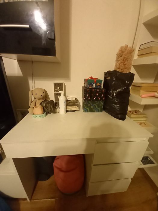Biurko białe z szufladami