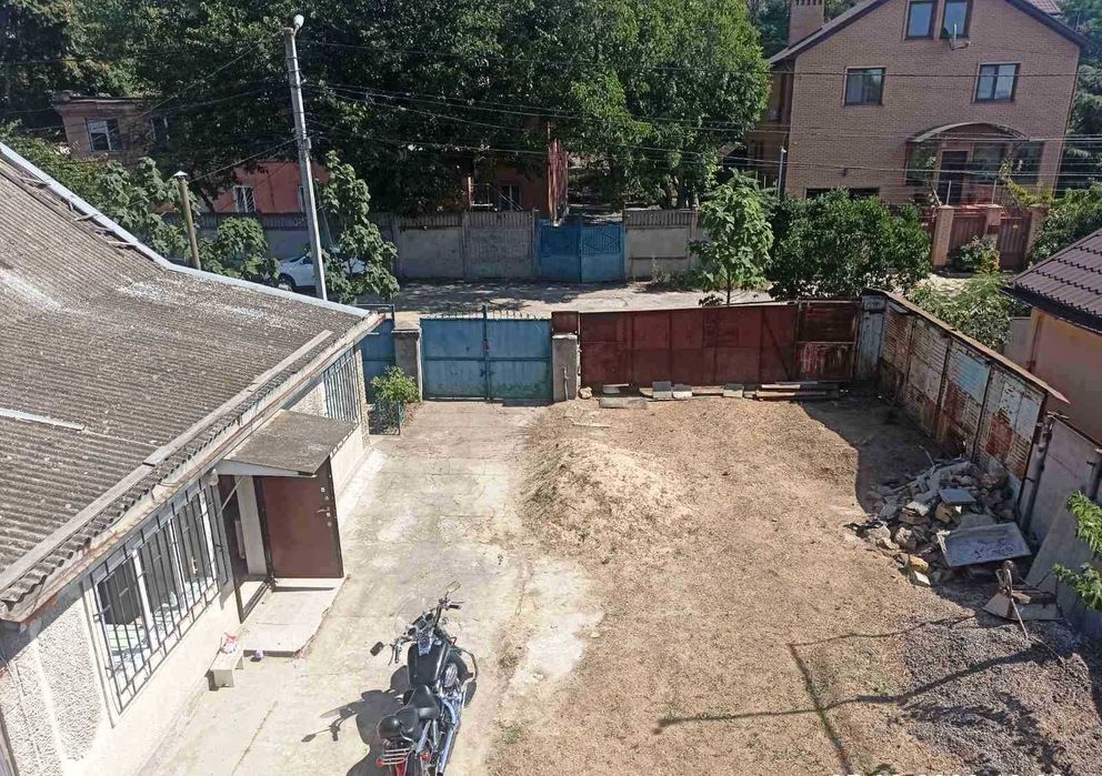 Продам два дома на одном участке в Одессе