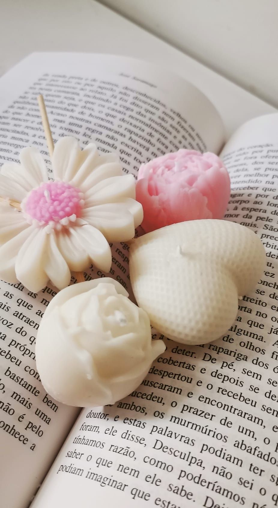 Ramo de flores com velas