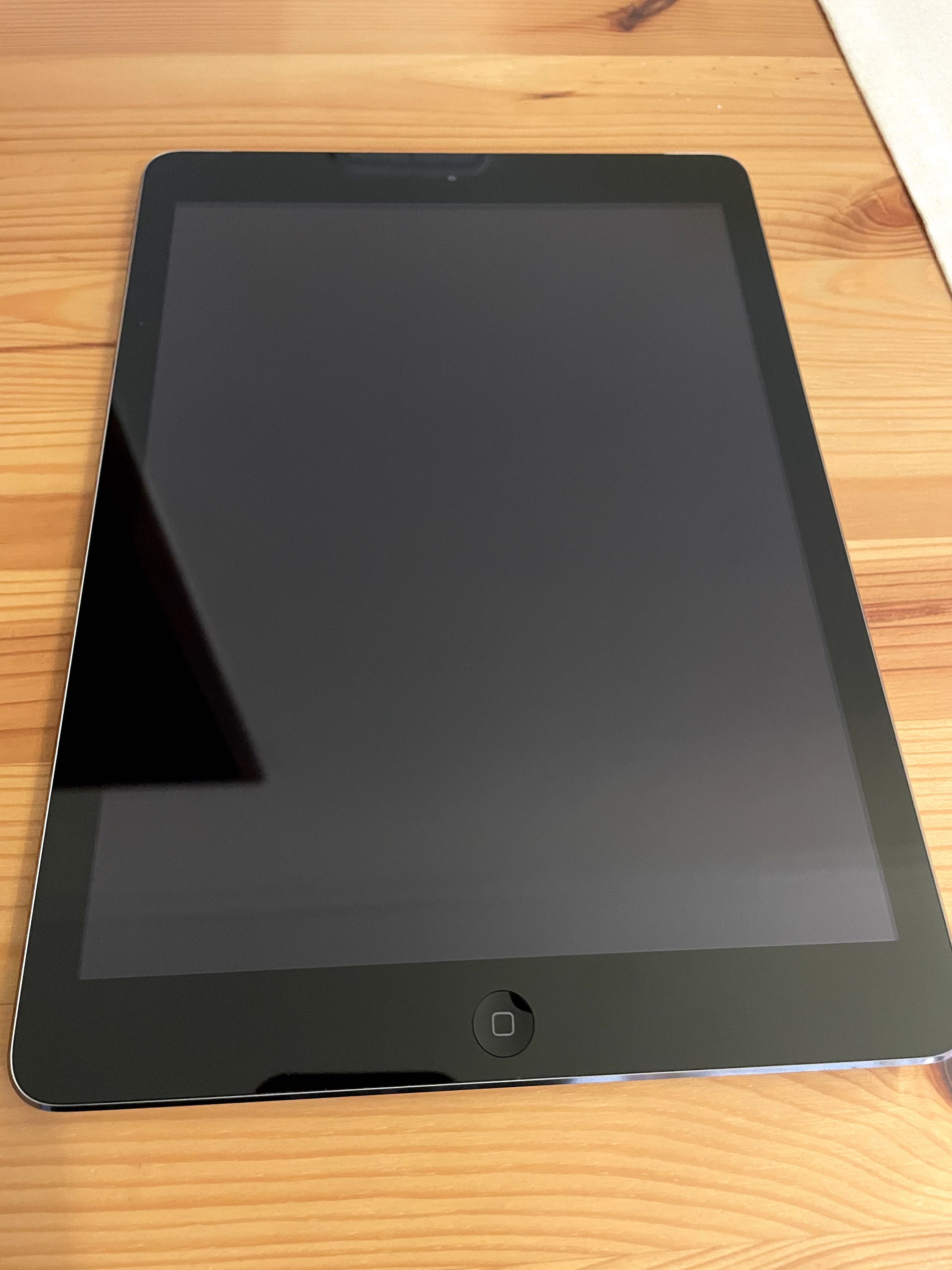 iPad Air - 1º Geração - 64 GB - Wi-Fi + Cellular - Como Novo