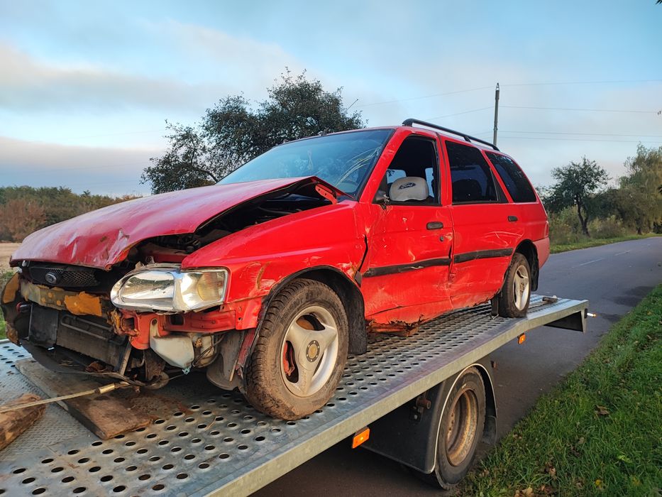 Форд ескорт 1.4бензин після дтп