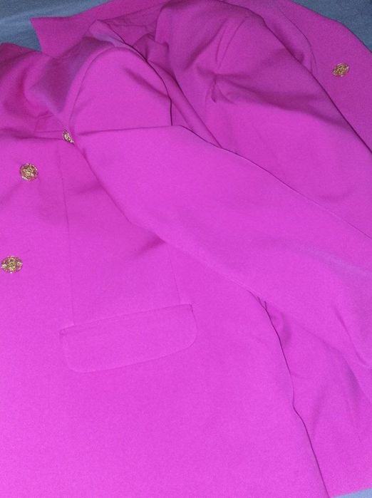 Стильний рожевий піджак