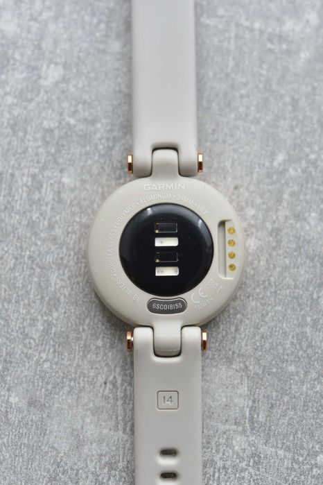 Garmin Lily бежевий з золотистим безелем