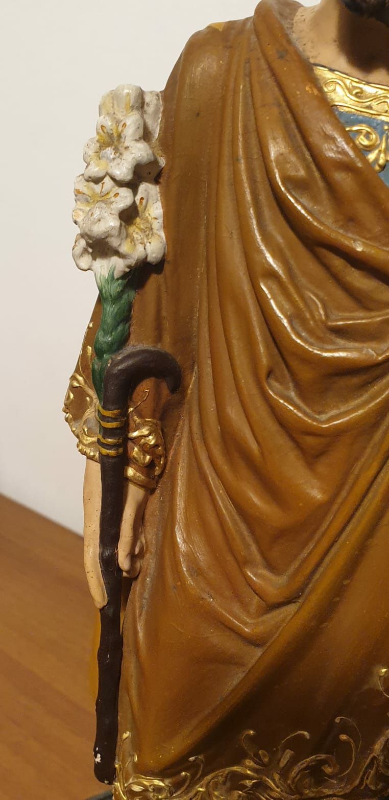 Figura sacra São José com Menino ao colo