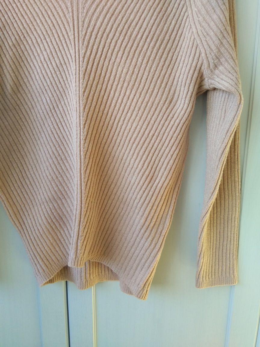 Sweter oversize z dekoltem camel S