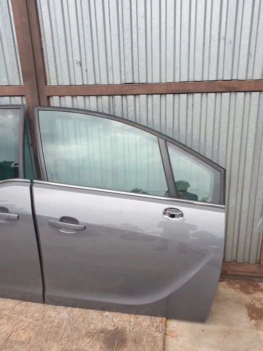 Drzwi Prawy Przód Przednie Opel Meriva B 2014r Kolor Z195