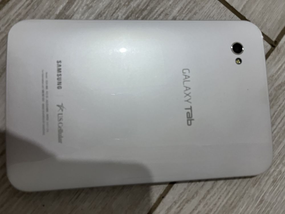 Продам планшет Samsung Galaxy tab на запчасти рабочий но без зарядки