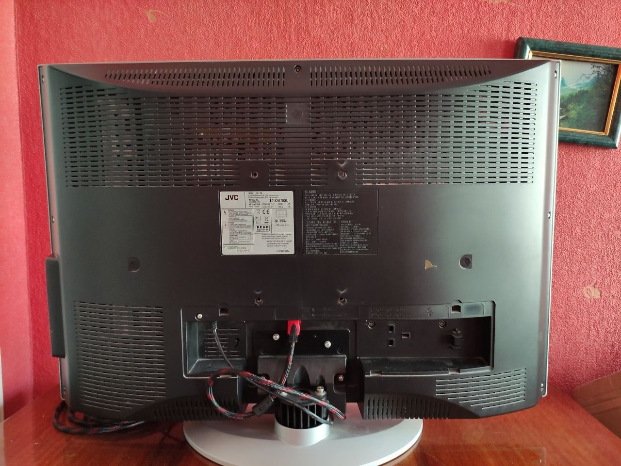 Телевизор монитор JVC  диагональ 81см